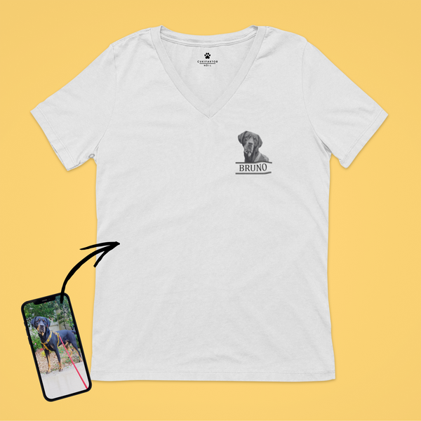 V nyakú póló - Mellkas fekete-fehér kép - Saját fotóval