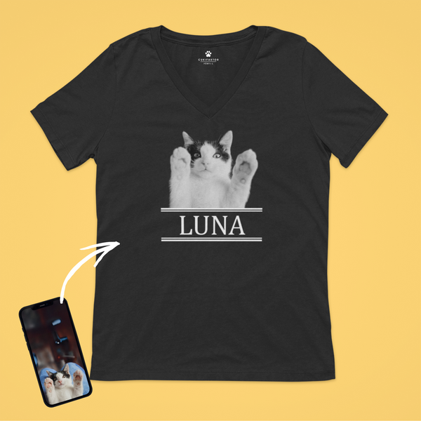 V nyakú póló - Nagy fekete-fehér kép - Saját fotóval